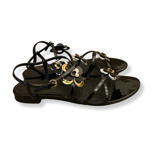 Sandalias con tiras de flores de Louis Vuitton