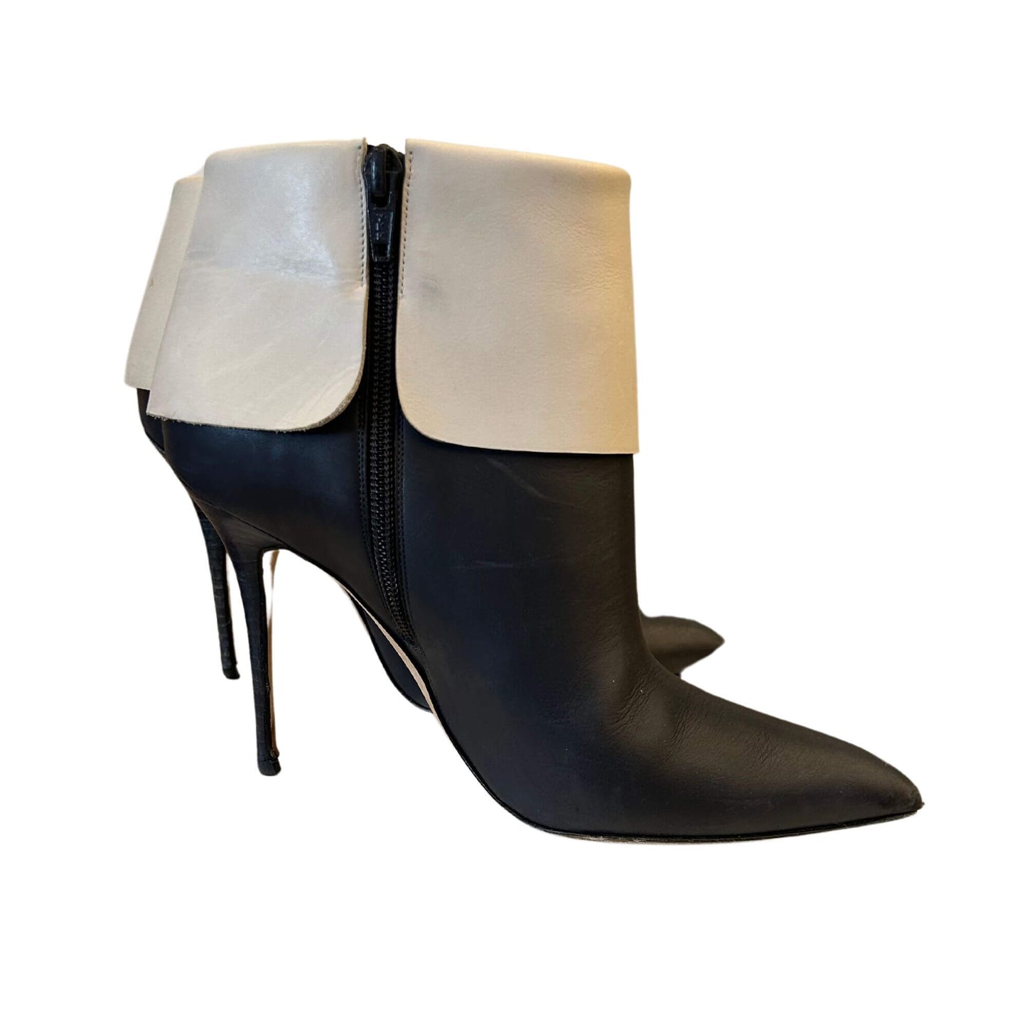 MANOLO BLAHNIK NAVY/CREAM ANKLE BOOTS