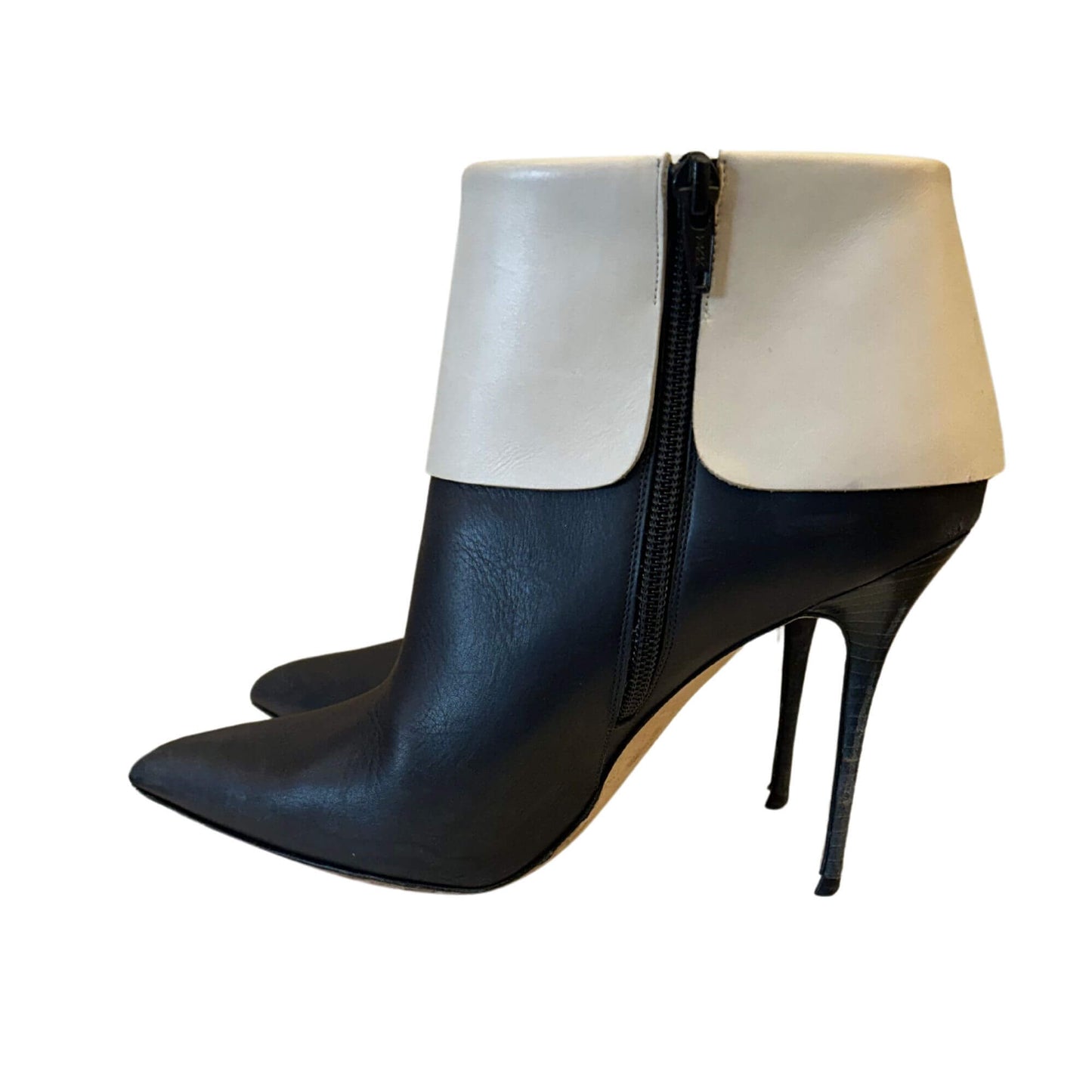 MANOLO BLAHNIK NAVY/CREAM ANKLE BOOTS