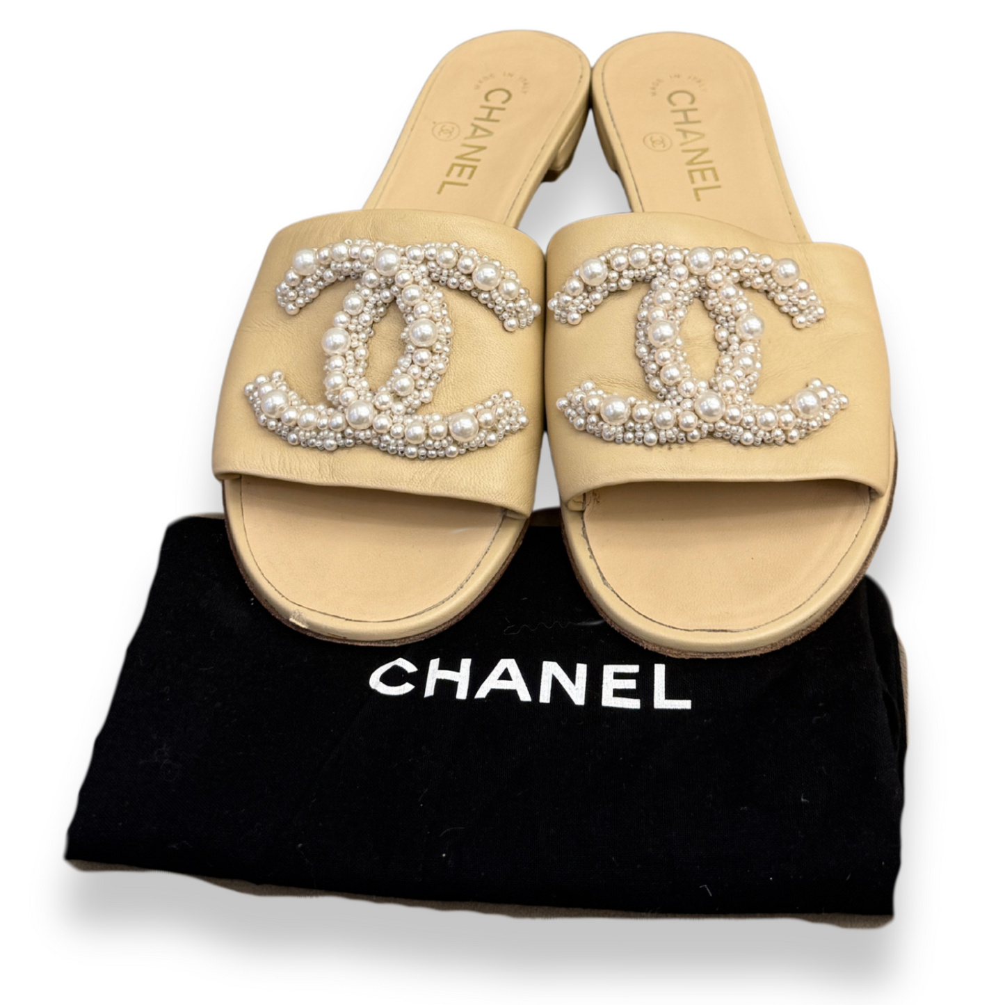 CHANEL NUDE PEARL CC SLIDES