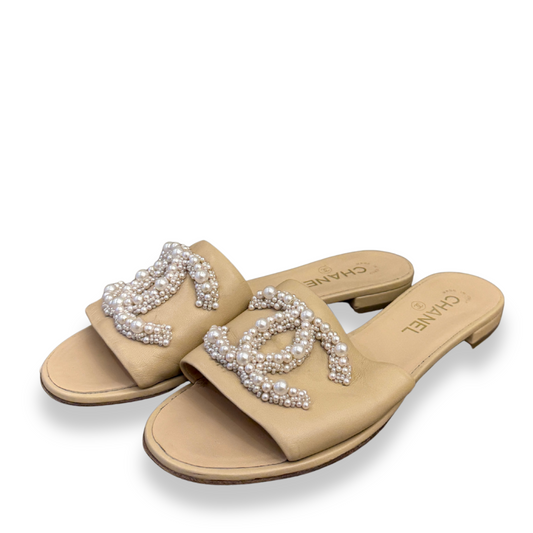 CHANEL NUDE PEARL CC SLIDES