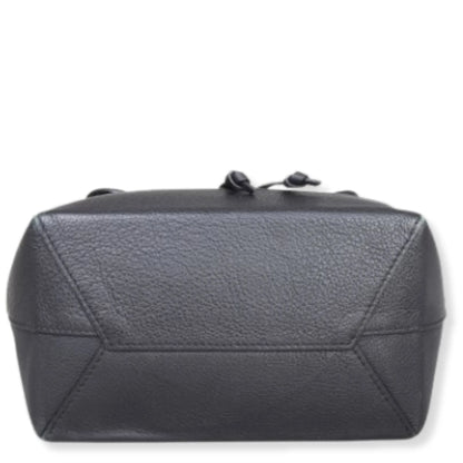 MOCHILA NEGRA LOCK ME DE LOUIS VUITTON