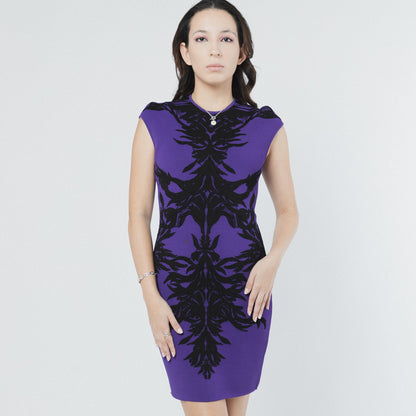 VESTIDO DE JACQUARD DE ENCAJE CON ESPINACA PÚRPURA DE ALEXANDER MCQUEEN