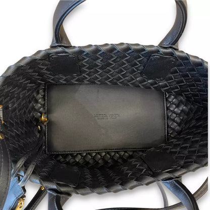 Bolso Mini Cabat de piel de cordero negro de Bottega Veneta