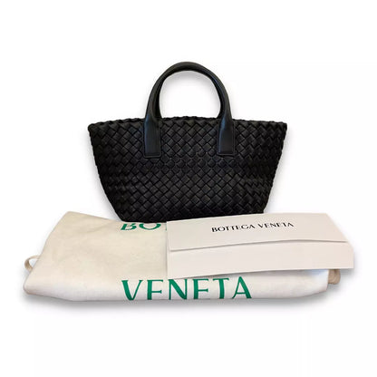 Bolso Mini Cabat de piel de cordero negro de Bottega Veneta