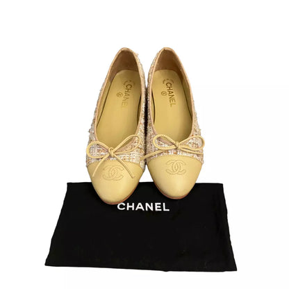 Bailarinas Chanel de tweed y piel color beige