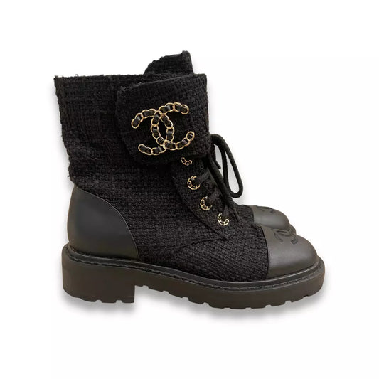 Botas CC de tweed acolchado negro de Chanel
