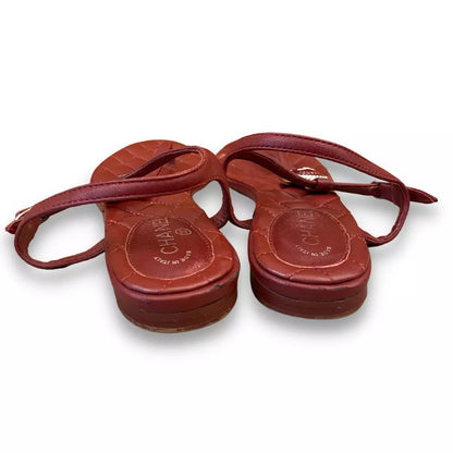 Sandalias Chanel de piel color burdeos