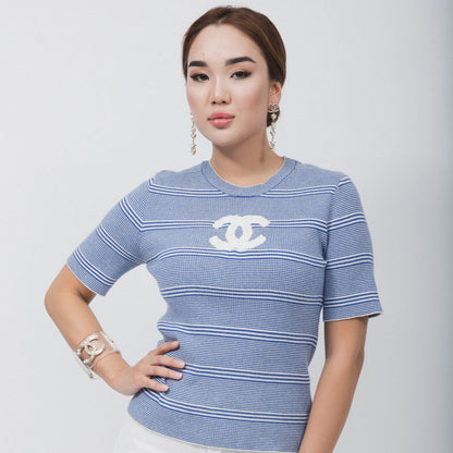 CAMISETA CHANEL DE RAYAS BLANCA Y AZUL LA PAUSA 2019