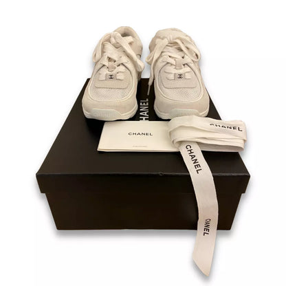 ZAPATILLAS CHANEL CC DE PIEL DE BECERRO BLANCA