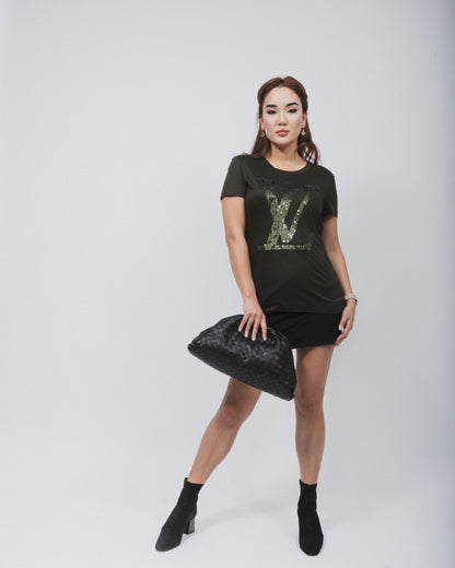 CAMISETA VERDE CON LOGO DE LENTEJUELAS LV DE LOUIS VUITTON
