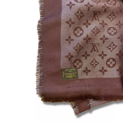 CHAL BRILLANTE CON MONOGRAMA AMARANTE DE LOUIS VUITTON