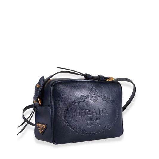 Bolso de hombro Prada de piel de becerro con acabado esmaltado negro
