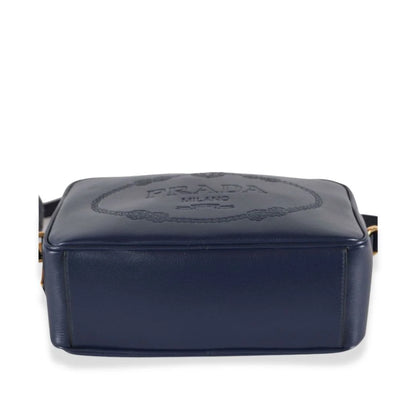 Bolso de hombro Prada de piel de becerro con acabado esmaltado negro