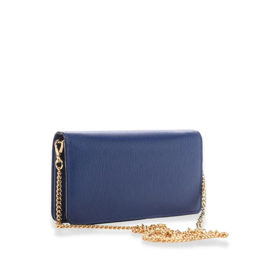 Cartera de piel con cadena azul de Prada