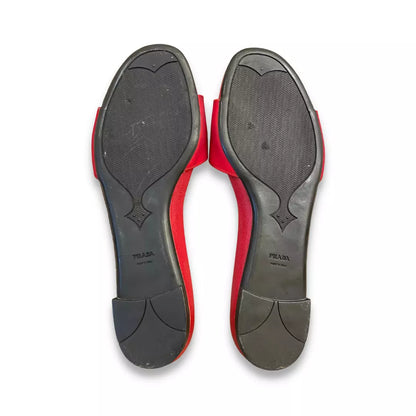 Sandalias Prada con logo rojo